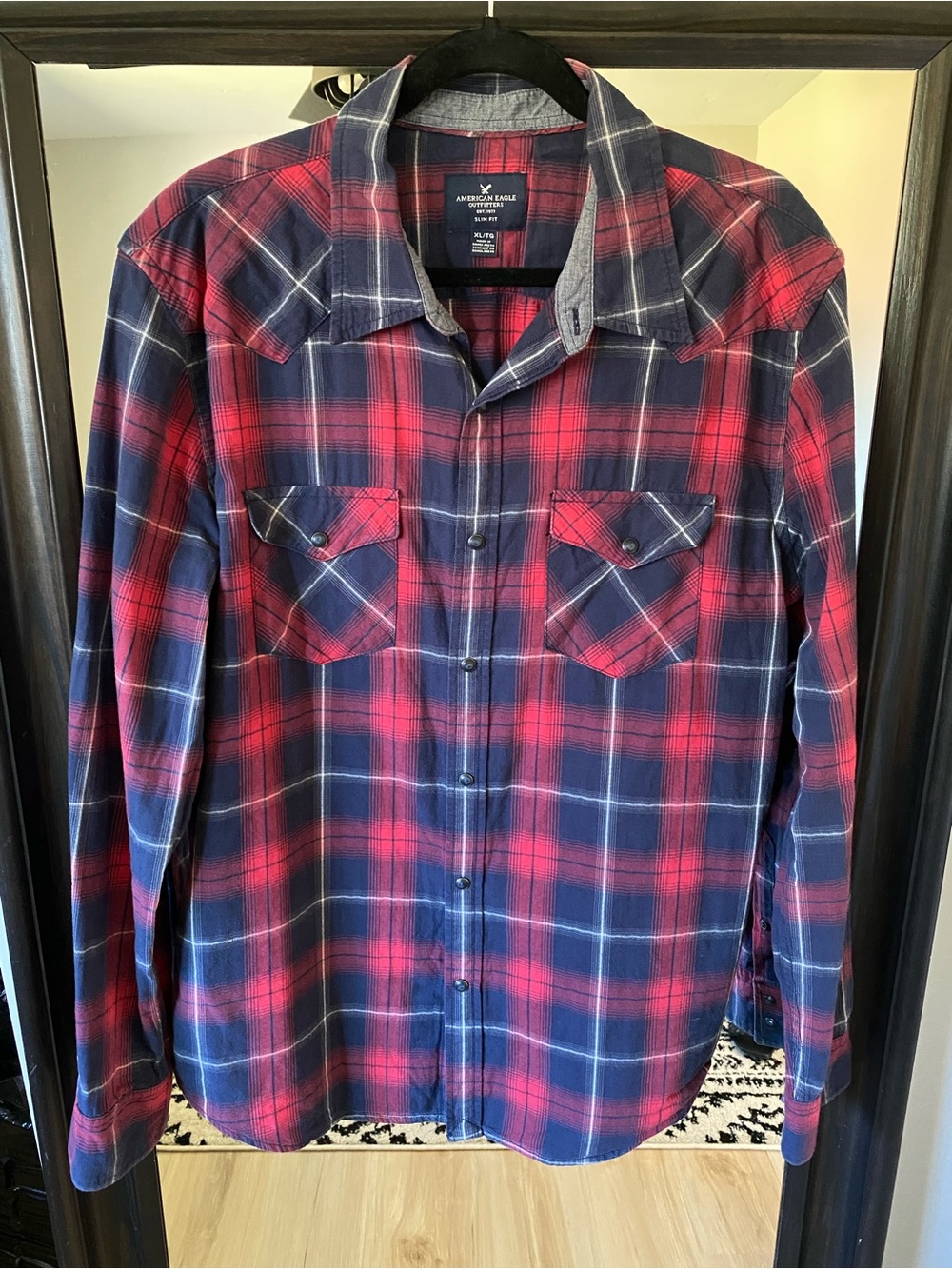 American Eagle men’s plaid long sleeve shirt